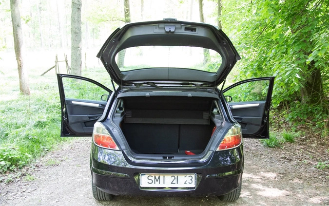 Opel Astra cena 18000 przebieg: 169900, rok produkcji 2008 z Orzesze małe 379